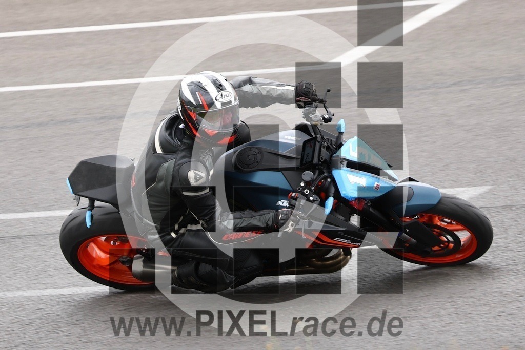 0015-20240611_13178 | Schöne Erinnerungen an spannende Momente - das festzuhalten ist unser Job. PIXELrace.de ist seit 2003 auf den Rennstrecken Europas unterwegs um die Action draußen beim Fahren und die wunderbare Stimmung imm Fahrerlager für euch einzufangen.