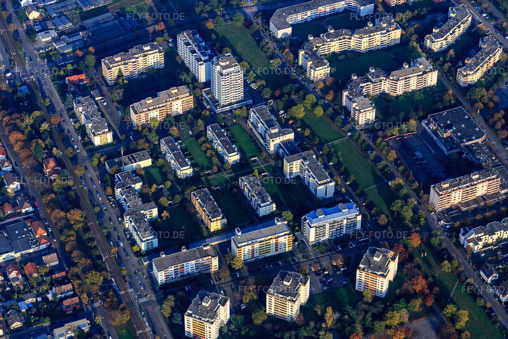 Luftbild: Dürerstr im Ortsteil Neureut in Karlsruhe im Bundesland Baden-Württemberg in Deutschland. Foto: IMG_075478.jpg vom 26.10.2014 durch Werner Riehm/FLY-FOTO.de