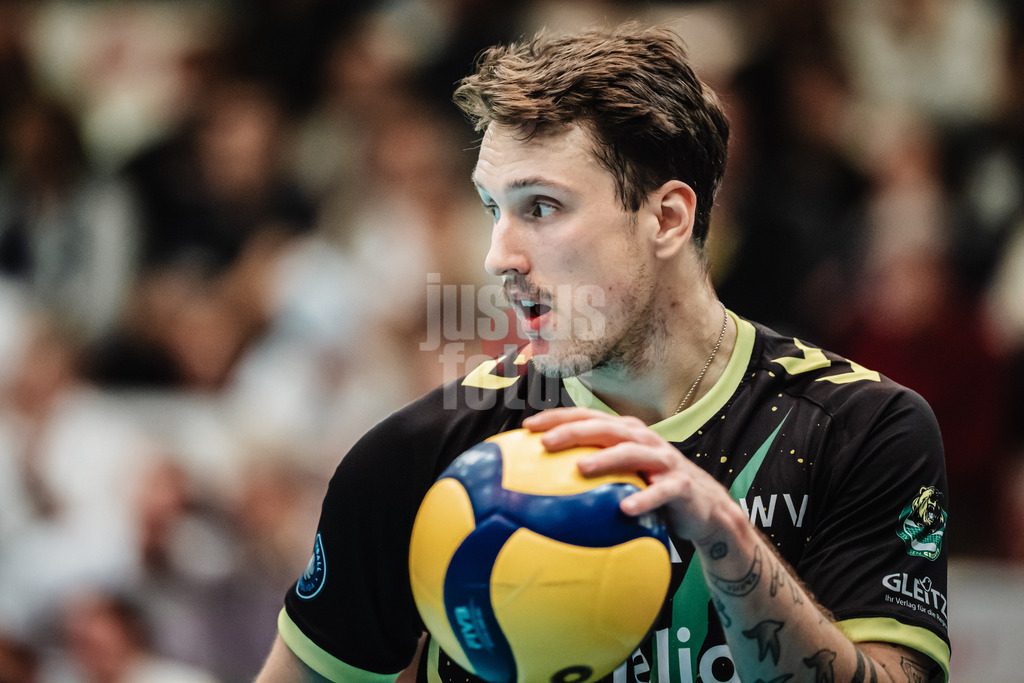 Volleyball | Herren | Saison 2025/2026 | Volleyball Ligacup | FT 1844 Freiburg vs. Helios GRIZZLYS Giesen | 12.10.2024 | Ilja Ivanov (#33, Helios GRIZZLYS Giesen)