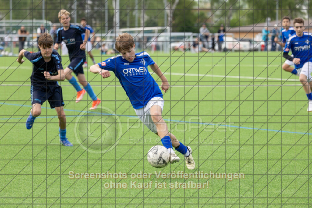20250503_160805_0774 | #, 1.FC Eislingen (hellblau) vs. SGM TSG Zell-Hattenhofen-Holzmaden (dunkelblau), Jugend-Fussball, C-Junioren Landesstaffel Mitte, 18. Spieltag, Saison 20242025, Kunstrasenplatz, Haldenstraße 45, 73054 Eislingen, 03.05.2025 - 1500 Uhr,Foto: PhotoPeet-Sportfotografie/Peter Harich