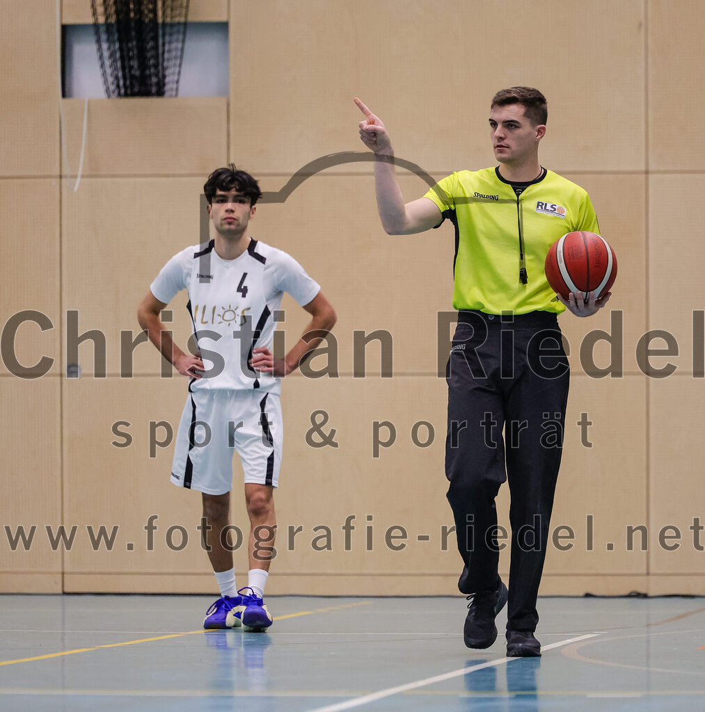 2025-12-06_052_TSV_Vaterstetten_gegen_MTV_1879_Muenchen | Vaterstetten, Deutschland, 06.12.2025:Basketball, 2. Regionalliga Süd 2025 / 2026, 9. Spieltag, TSV Vaterstetten gegen MTV 1879 München, Endergebnis: 58:83Altay Öztürk (TSV Vaterstetten, #4)Foto: Christian Riedel / fotografie-riedel.net