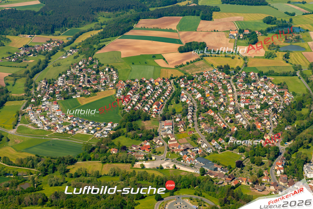 Das Luftbild zeigt :  Emskirchen - Die Luftaufnahme wurde 2024 vom UL-Flugzeug aus erstellt ( keine Drohne ) - Hochauflösende Luftaufnahme - Für grossformatige Ausdrucke geeignet. Die Geschenkidee !Mit Lizenz und Bildrechte bestellbar