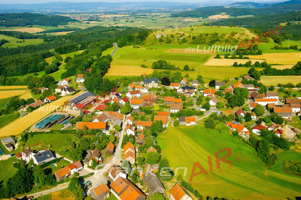 Luftbild von Wohnsgehaig Mistelgau - Luftaufnahme wurde 2008 von https://frankenair.de mittels Flugzeug (keine Drohne) erstellt - die Geschenkidee
