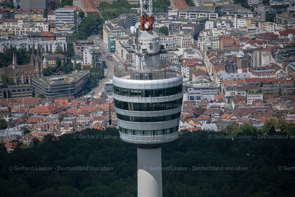 4046401 | STUTTGART 19.07.2021 Fernmeldeturm- Bauwerk und Fernsehturm auf dem Frauenkopf in Stuttgart im Bundesland Baden-Württemberg, Deutschland. // Television Tower on Frauenkopf in Stuttgart in the state Baden-Wuerttemberg, Germany. Foto: Gerhard Launer