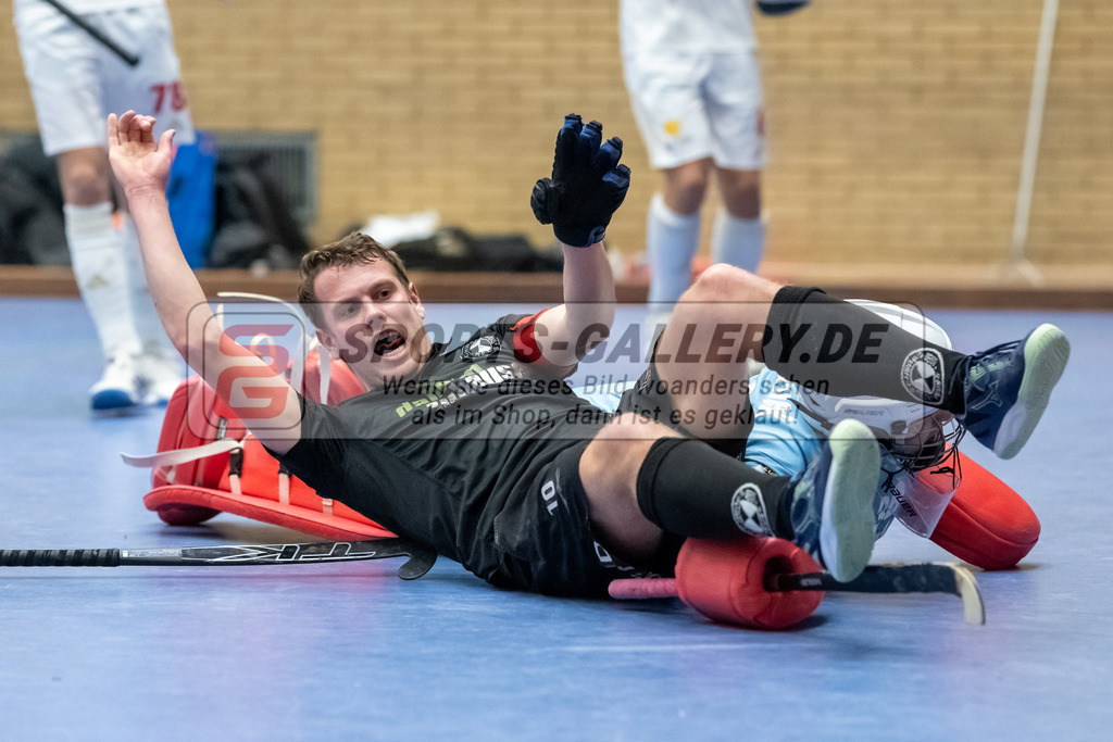 SFE_20240106_0083 | Neuss, Deutschland, 06.01.2024: Leo Mink (Rot-Weiss Köln), Jan Mausberg (SW Neuss) in Aktion waehrend des Spiels der Halle 1. Bundesliga Herren zwischen SW Neuss vs Rot-Weiss Köln im Stadionhalle (SW Neuss) am 06.01.2024 in Neuss, Deutschland. (Foto von Stephan Fehrmann)

Neuss, Germany, 06.01.2024: Leo Mink (Rot-Weiss Köln), Jan Mausberg (SW Neuss) in action during the game of Halle 1. Bundesliga Herren between SW Neuss vs Rot-Weiss Köln in Stadionhalle (SW Neuss) at 06.01.2024 in Neuss, Deutschland. (Foto von Stephan Fehrmann)