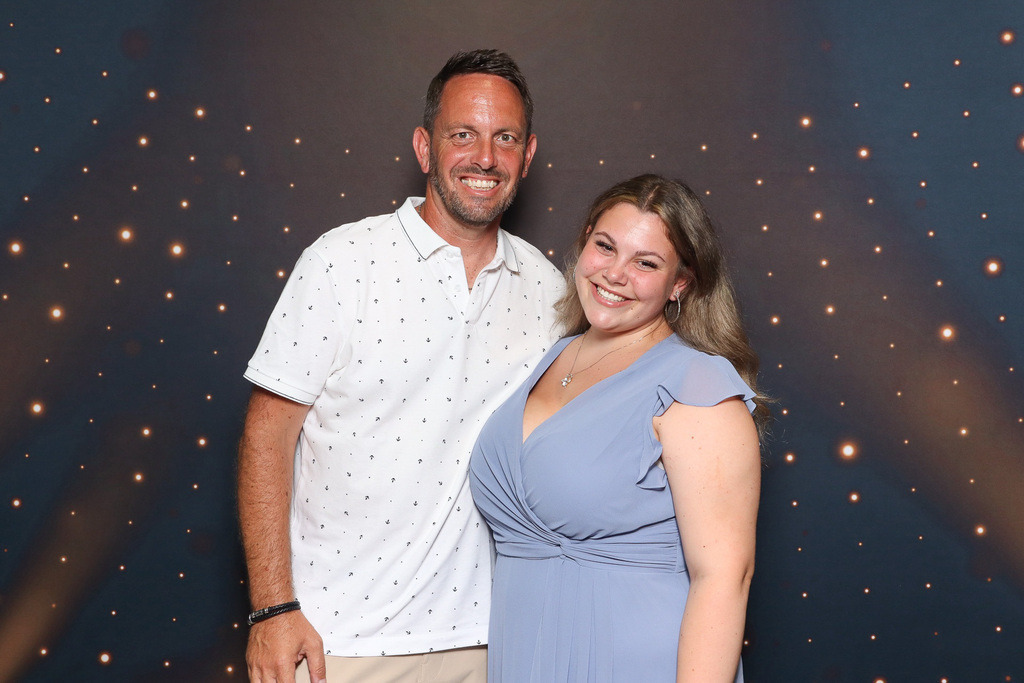 ZD260628112736 | Fotoshop von zweidimensional Fotografie. Ihr Fotograf im Aargau. Abzüge von Ihrem Fotobox Event bestellen.Abzüge von Ihrem Hochzeit bestellen.Abzüge von Ihrem Schulfotograf bestellen.