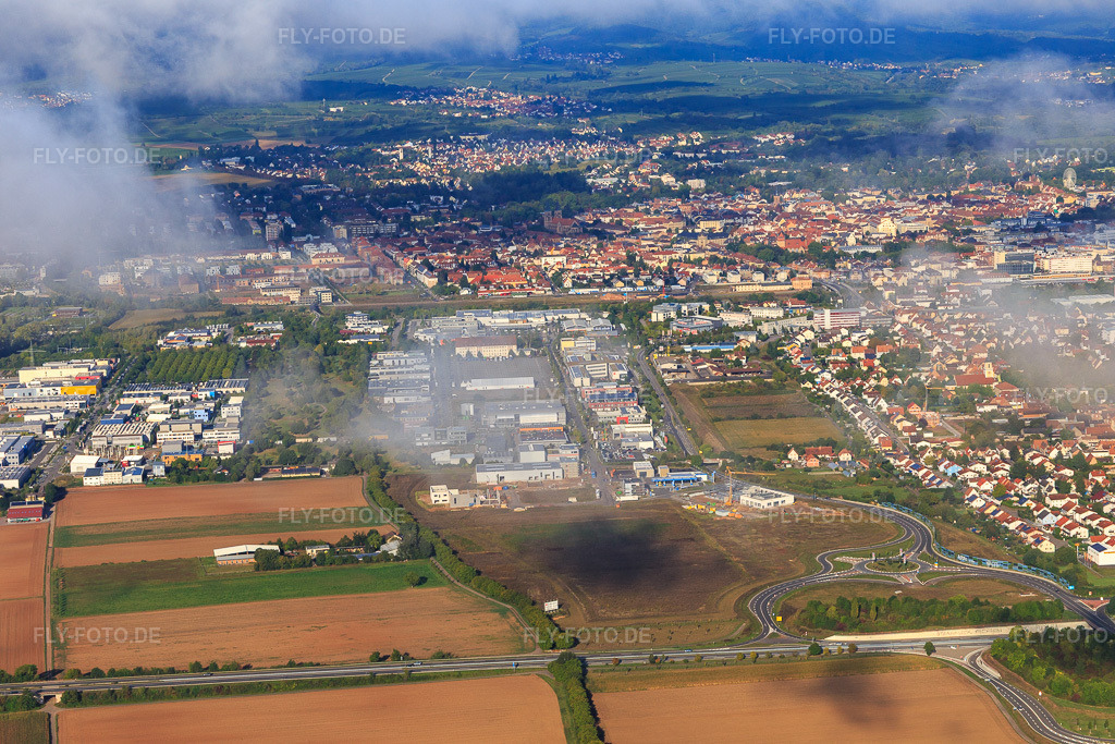 Luftbild: Industriegebiet am Birnbach im Ortsteil Queichheim in Landau im Bundesland Rheinland-Pfalz in Deutschland. Foto: IMG_103413.jpg vom 10.09.2017 durch Werner Riehm/FLY-FOTO.de