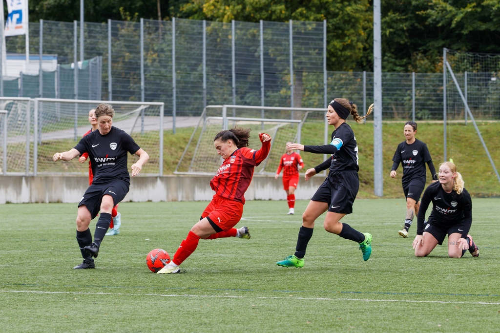 FCHHOH_251005_7690 | 1.FC Heidenheim 1846 II vs. SGM Hohenmemmingen/Sontheim, Fußball, Frauen, Bezirksliga, 2025/2026, 4. Spieltag, 05.10.2025 in Heidenheim, Kunstrasen b. Voith-Arena West(Foto: Michael Bulling) - Realisiert mit Pictrs.com