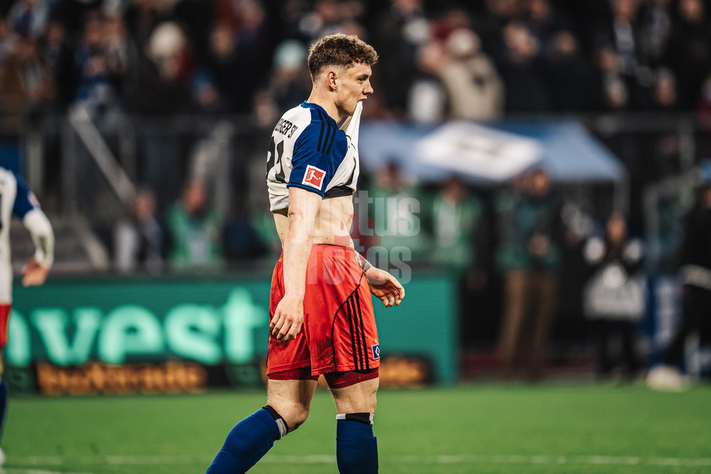 Fußball | Männer | Saison 2025/2026 | 1. Fußball-Bundesliga | 31. Spieltag | Hamburger SV vs. TSG Hoffenheim | 25.04.2026 | Nicolai Remberg (#21, HSV) enttäuscht