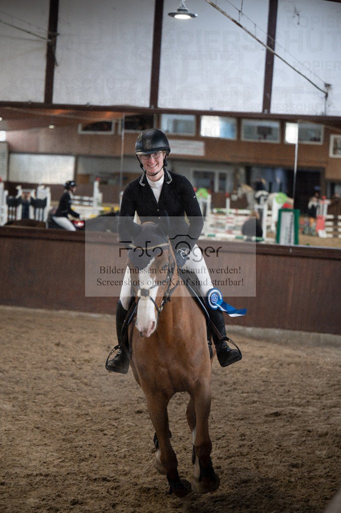 Hallenreittunier Voxtrup 2023 | Entdecke hochwertige Reitturnierfotos von Foto Oger. Professionell, emotional und authentisch – jetzt Lieblingsmomente im Shop bestellen.Deutschlandweite Turnierfotografie. - Realisiert mit Pictrs.com