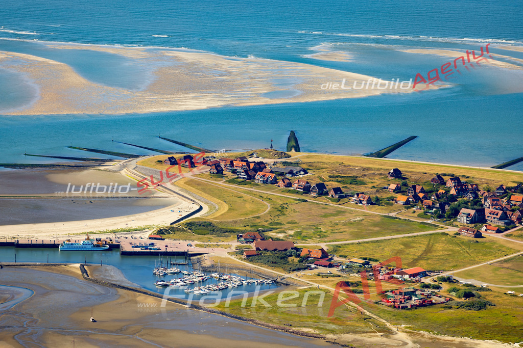 baltrum-luftbild-22-2065 | Aktuelles Luftbild von  Baltrum - Die Luftaufnahme wurde 2022 mittels UL-Flugzeug erstellt ( keine Drohne ) - hochauflösende Kamera-Systeme von  Canon -
Beste Qualität - Für grossformatige Ausdrucke geeignet. Die Geschenkidee !