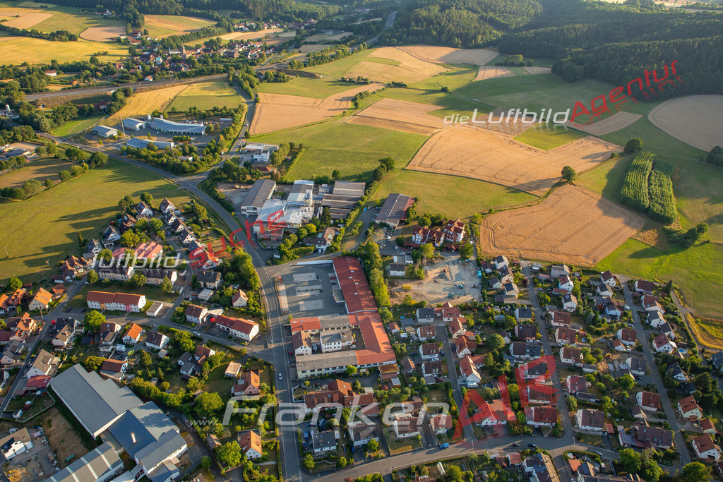 eckersdorf-thurnau-fotograf-luftbildaufnahmen-1647-2023 | Das Luftbild zeigt : Eckersdorf Thurnau - Die Luftaufnahme wurde 2023 vom UL-Flugzeug aus erstellt ( keine Drohne ) - 
Hochauflösende Luftaufnahme - Für grossformatige Ausdrucke geeignet. Die Geschenkidee !
Mit Lizenz und Bildrechte bestellbar
