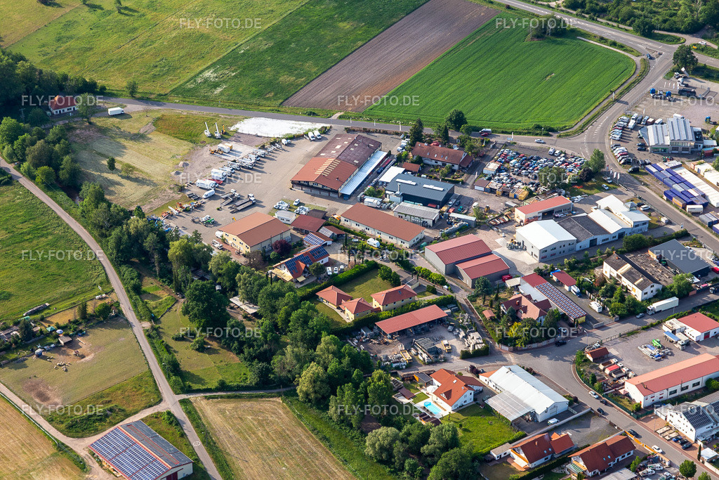 Industriegebiet Im Altenschemel am Speyerbach | Luftbild: Industriegebiet Im Altenschemel am Speyerbach im Ortsteil Speyerdorf in Neustadt im Bundesland Rheinland-Pfalz in Deutschland. Foto: IMG_126989.jpg vom 02.06.2021 durch ©2025 Werner Riehm fly-foto.de/copyright - Realisiert mit Pictrs.com