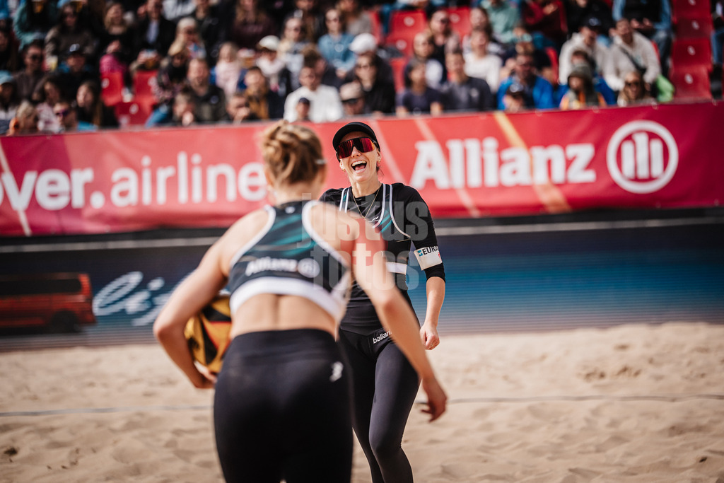 Beachvolleyball | Frauen | Allianz German Beach Tour 2025 | Tourstop Berlin | 23.08.2025 | v.l. Tabea Schwarz und Lisa-Sophie Kotzan freuen sich