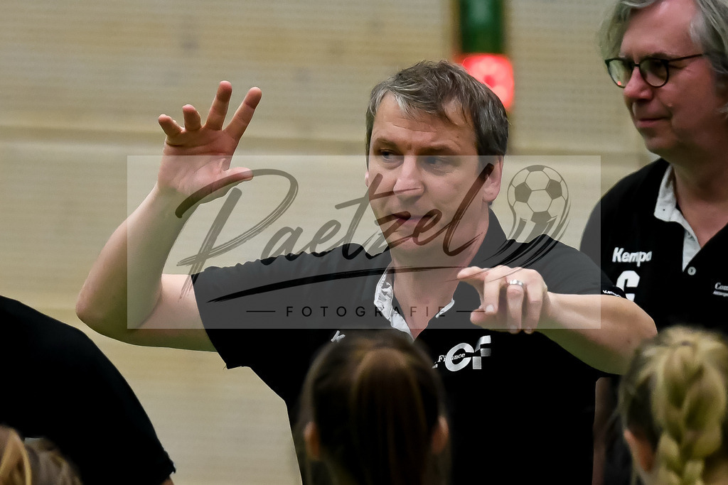 VCOBWA20211106_110 | Volleyball, Frauen:   bei dem Spiel der 3. Liga West zwischen VC Osnabrueck und SV BW Aasee in der Schlosswallhalle am 06.11.2021 in Osnabrueck, Deutschland. - Realisiert mit Pictrs.com