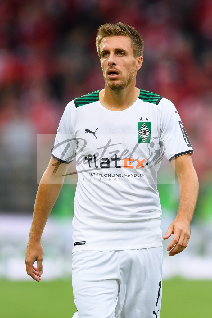 FCUBMG20210829_190 | Fussball, Herren: Patrick Herrmann (Borussia Moenchengladbach) schaut beim Spiel der 1. Bundesliga zwischen 1. FC Union Berlin und Borussia Moenchengladbach im Stadion An der Alten Foersterei am 29.08.2021 in Berlin, Deutschland. - Realisiert mit Pictrs.com