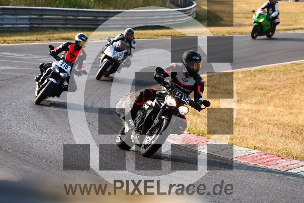 0212-20260722_00107 | Schöne Erinnerungen an spannende Momente - das festzuhalten ist unser Job. PIXELrace.de ist seit 2003 auf den Rennstrecken Europas unterwegs um die Action draußen beim Fahren und die wunderbare Stimmung imm Fahrerlager für euch einzufangen.