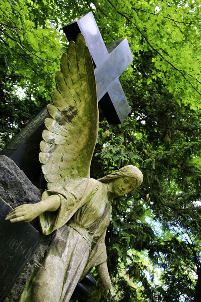 Bildlexikon Leipzig - Suedfriedhof | Das Team hinter BILDLEXIKON LEIPZIG bündelt historische wie aktuelle Informationen über die Stadt Leipzig in Text und Bild auf einer Plattform und stellt diese der interessierten Öffentlichkeit zur Verfügung.
