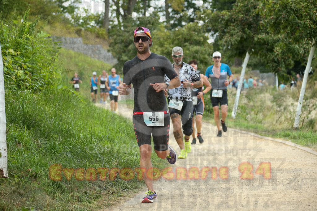 250824_1352_EX1_4076 | Sportfotografie im Rhein-Sieg Kreis, Köln, Bonn, NRW, Rheinland Pfalz, Hessen, etc. Unser Tätigkeitsfeld umfasst den Laufsport vom Volkslauf über den Marathon, Duathlon, Triathon bis zum Ultralauf wie Kölnpfad Ultra oder Schindertrail.