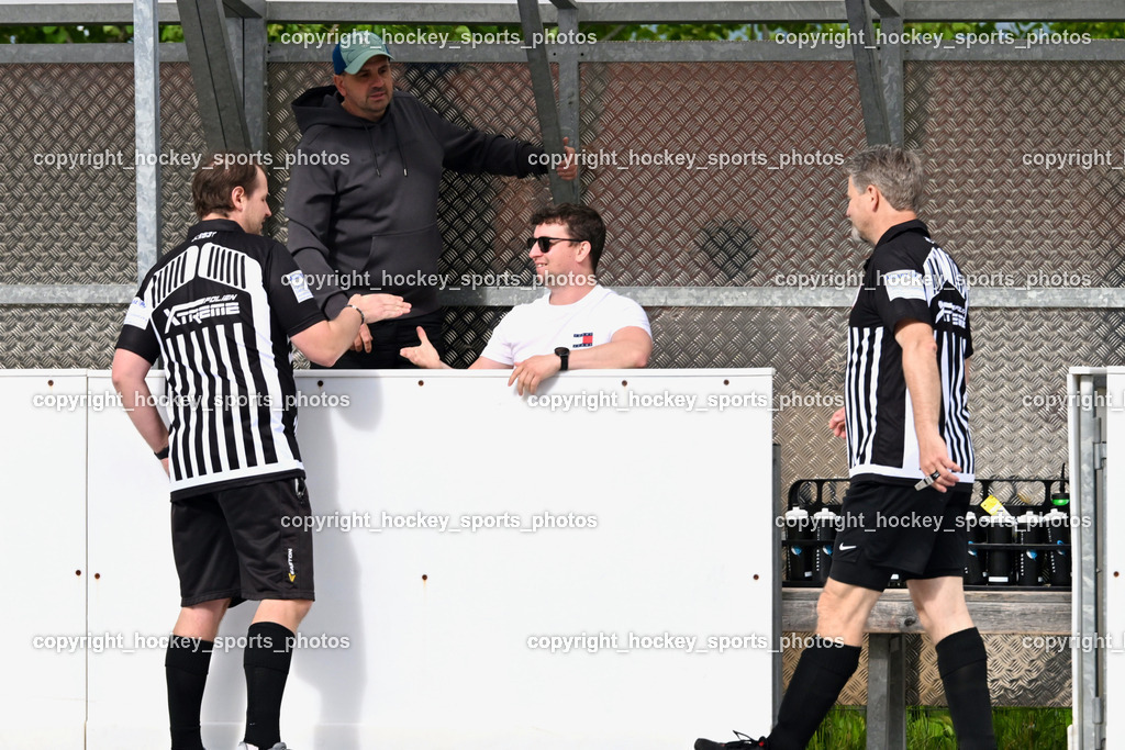 SV ASKÖ Ballhockey Villach vs. Ultras Spittal | Eicher Herbert Referee, Alois Steiner Referee, Headcoach SV ASKÖ Ballhockey Peter Ahammer, SV ASKÖ Ballhockey Villach vs. Ultras Spittal, SV ASKÖ Ballhockey Villach vs. Ultras Spittal am 10.05.2026 in Villach (Alpen Arena ), Austria, (Photo by Bernd Stefan)