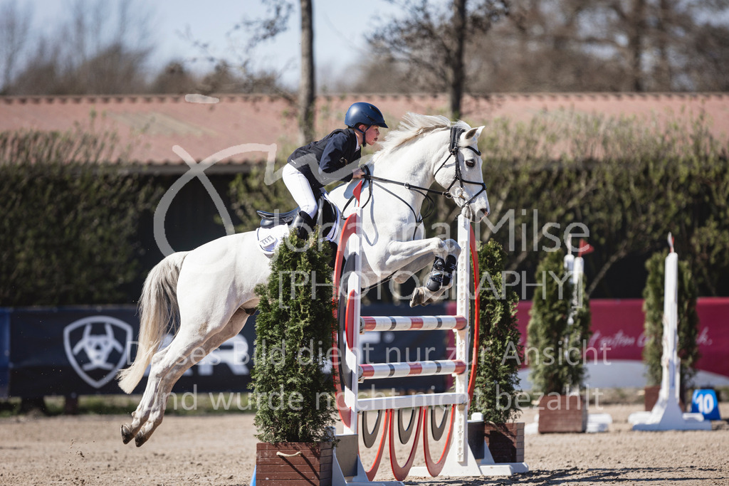 250408_Mühlen_SprPf-L-302 | Deine schönsten Turniermomente als professionelle Fotos! Entdecke hochwertige Pferdesport-Fotografie im Online-Shop. Jetzt Fotos finden & bestellen!