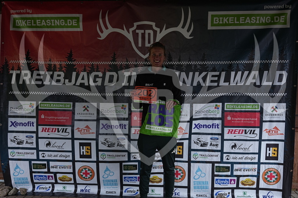 A1_09300 | Fotogalerie der Treibjagd im Dunkelwald - Dein MTB Etappenrennen im Erzgebirge - Realisiert mit Pictrs.com