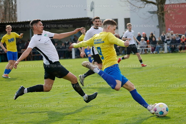 Erneuter Sieg fü SG Langstadt/Babenhausen | 30.03.2025 Fussball Gruppenliga Darmstadt Saison 2024 2025 SG Langstadt/Babenhausen (1.) vs SV Hahn (16.) (4:2) v. li. Maximilian Feick (45 Hahn) Simon Felde (9 Langstadt) (Foto: Peter Henrich) - Realisiert mit Pictrs.com