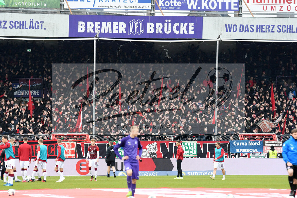 20200208_OSNFCN_0029 | Fußball, Herren: . Die Fans vom 1. FC Nuernberg waehrend des Spiels der 2. Bundesliga zwischen VfL Osnabrueck und 1. FC Nuernberg im Stadion an der Bremer Bruecke am 08.02.2020 in Osnabrueck, Deutschland.DFB / DFL REGULATIONS PROHIBIT ANY USE OF PHOTOGRAPHS AS IMAGE SEQUENCES AND/OR QUASI-VIDEO. - Realisiert mit Pictrs.com