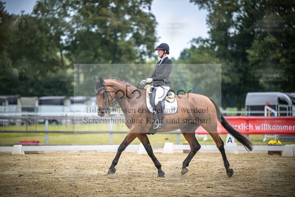 DOS_1171 | Entdecke hochwertige Reitturnierfotos von Foto Oger. Professionell, emotional und authentisch – jetzt Lieblingsmomente im Shop bestellen. - Realisiert mit Pictrs.com