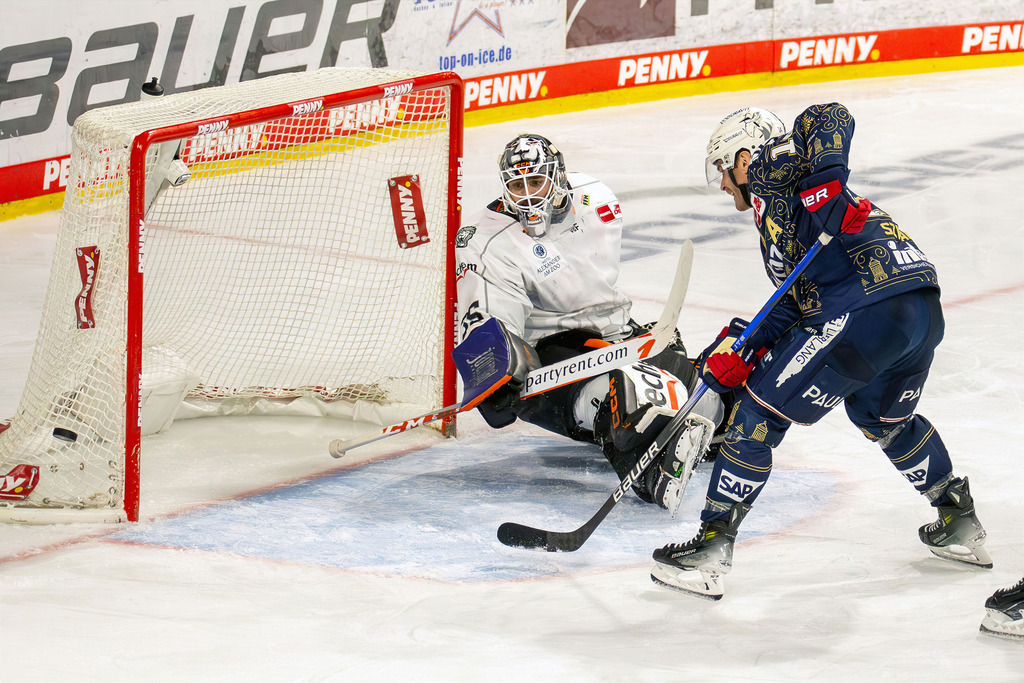 Spielszene Adler Mannheim gegen Löwen Frankfurt (PENNY DEL; Deutsche Eishockey Liga) | Spielszene Adler Mannheim gegen Löwen Frankfurt (PENNY DEL; Deutsche Eishockey Liga) - Realisiert mit Pictrs.com