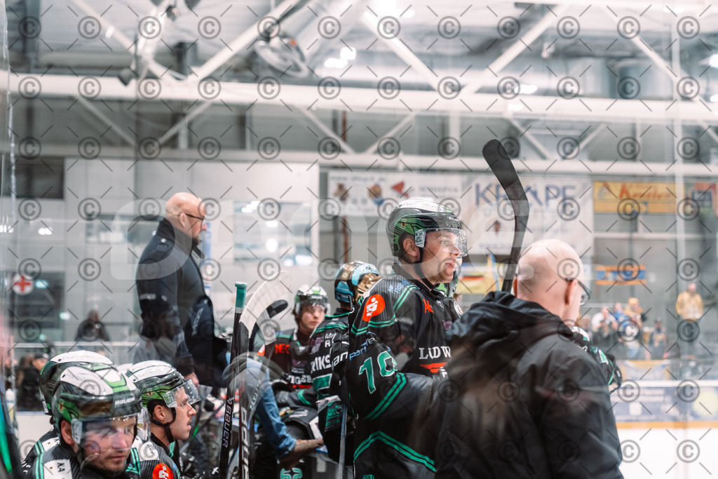 Alligators_vs_Stuttgart_16_11_2025-82 | Höchstadt Alligators Fotogalerie: Eishockey-Action aus Franken. Professionelle Spielfotos, Portraits & Stadionbilder zum Download. Jetzt entdecken! - Realisiert mit Pictrs.com