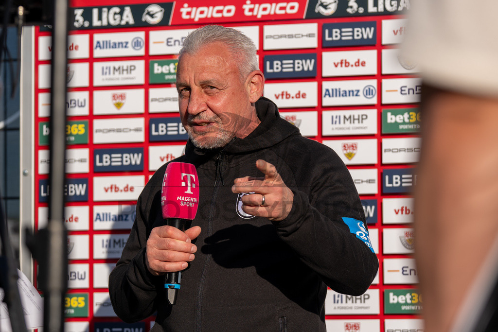 VfB Stuttgart II vs. SSV Ulm 1846 Fussball, Fussball, 3. Liga, 32. Spieltag, 08.04.2026 | Pavel Dotchev (Trainer SSV Ulm 1846 Fussball) vor der Partie im Interview,VfB Stuttgart II vs. SSV Ulm 1846 Fussball, Fussball, 3. Liga, 32. Spieltag, 08.04.2026DFB regulations prohibit any use of photographs as image sequences and/or quasi-video