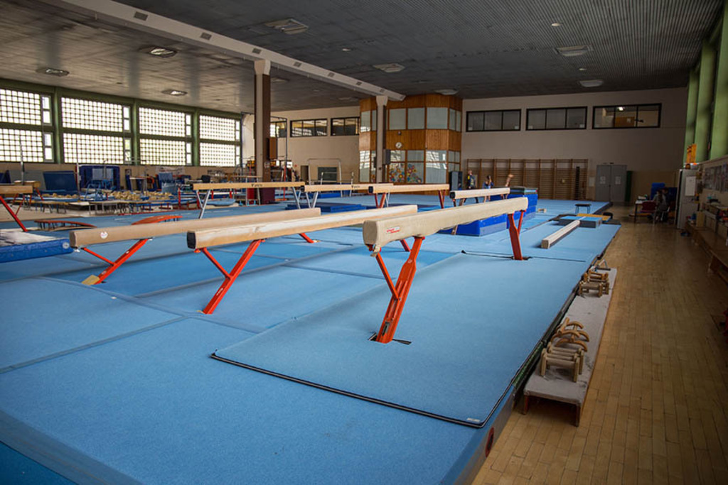 Sporthalle Leplaystraße | Entdecke über 20 Kategorien Leipzig-Motive: Foto-Downloads, hochwertige Poster, Leinwand- & Fine-Art-Prints. Jetzt Lieblingsfoto im Bildlexikon Leipzig Shop bestellen!