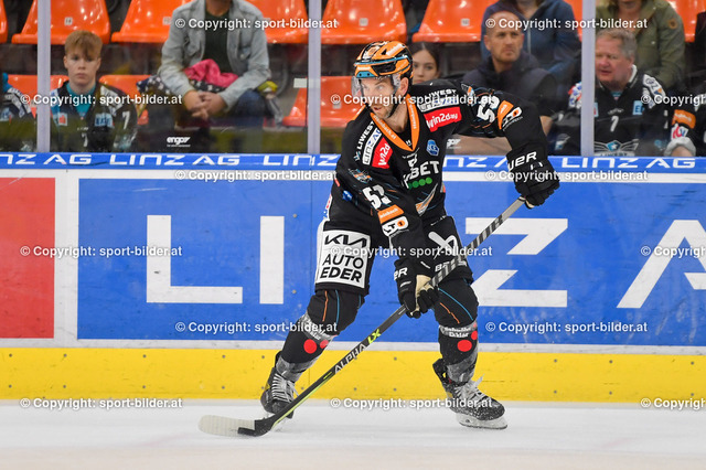 AUT, ICE, Black Wings Linz vs Vienna Capitals | 16.10.2022, Eishalle Linz, AUT, ICE Eishockey Liga, Black Wings Linz vs Vienna Capitals, im Bild Marc Andre Dorion (BWL)


// ICE bet-at-home Hockey League Match between Black Wings Linz and Vienna Capitals in Linz, Austria on 2022/10/16