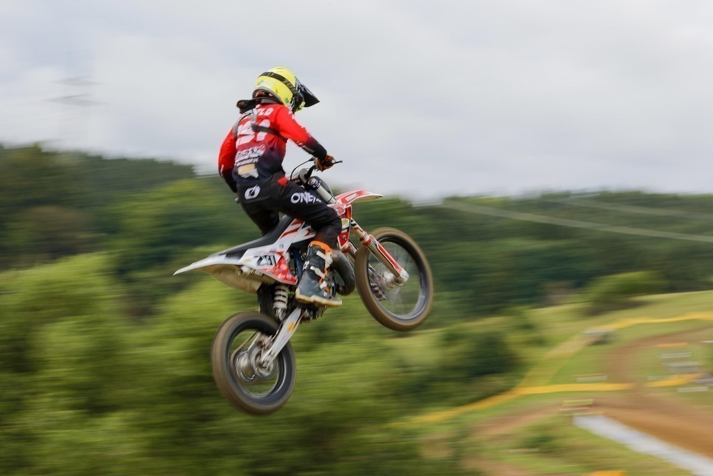 Motocross_Gerstetten_250802_6365 | Fotopresso – Sportfotografie in Heidenheim & Umgebung. Professionelle Sportfotografie für unvergessliche Momente. Dynamische Action-Shots, emotionale Szenen & hochwertige Bilder. - Realisiert mit Pictrs.com