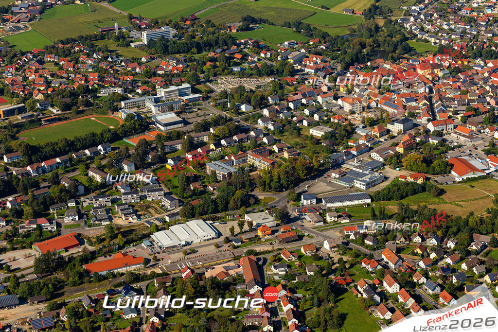 Aktuelles Luftbild von Hof Oberviechtach Kauf mit Lizenz / Bildrechten möglich- Die Luftaufnahme wurde 2021 mittels UL-Flugzeug erstellt ( keine Drohne ) - hochauflösende Kamera-Systeme von  Canon -Beste Qualität - Für grossformatige Ausdrucke geeignet. Die Geschenkidee !