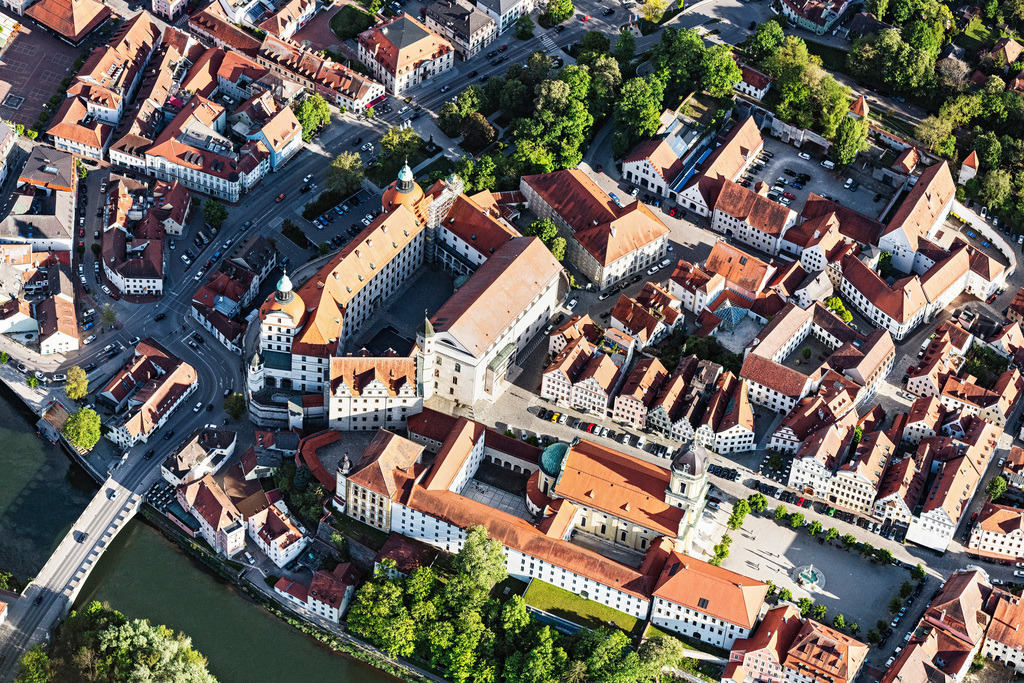 dr__0027310.jpg | NEUBURG AN DER DONAU 14.05.2019 Burganlage des Schloß Neuburg an der Donau in Neuburg an der Donau im Bundesland Bayern, Deutschland. // Castle of Neuburg on Donau in Neuburg an der Donau in the state Bavaria, Germany. Foto: Daniel Reiter