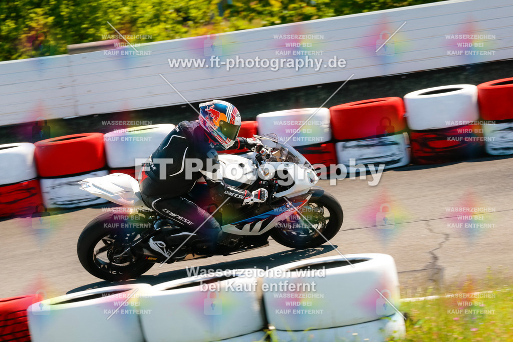 Moto-TeamOBK-21895 | Hier findet Ihr Bilder von Touristenfahrten auf der Nürburgring Nordschleife oder von anderen Veranstaltungen die ich besucht habe. Viel Spass beim Durch Schauen 