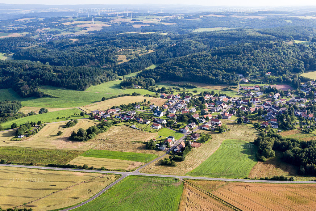 Luftbild: landwirtschaftlichen Feldern und Nutzflächen im Ortsteil Reitscheid in Freisen im Bundesland Saarland in Deutschland. Foto: IMG_091956.jpg vom 16.07.2016 durch Werner Riehm/FLY-FOTO.de