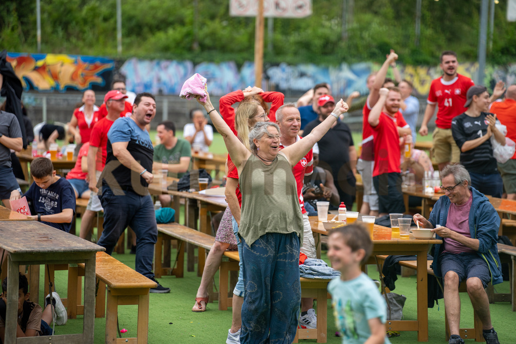 1_Public Viewing Reinach - Achtelfinale Schweiz -Italien EM 2024_kunzmedia.ch | OnlineShop für Bilder kunzmedia.ch