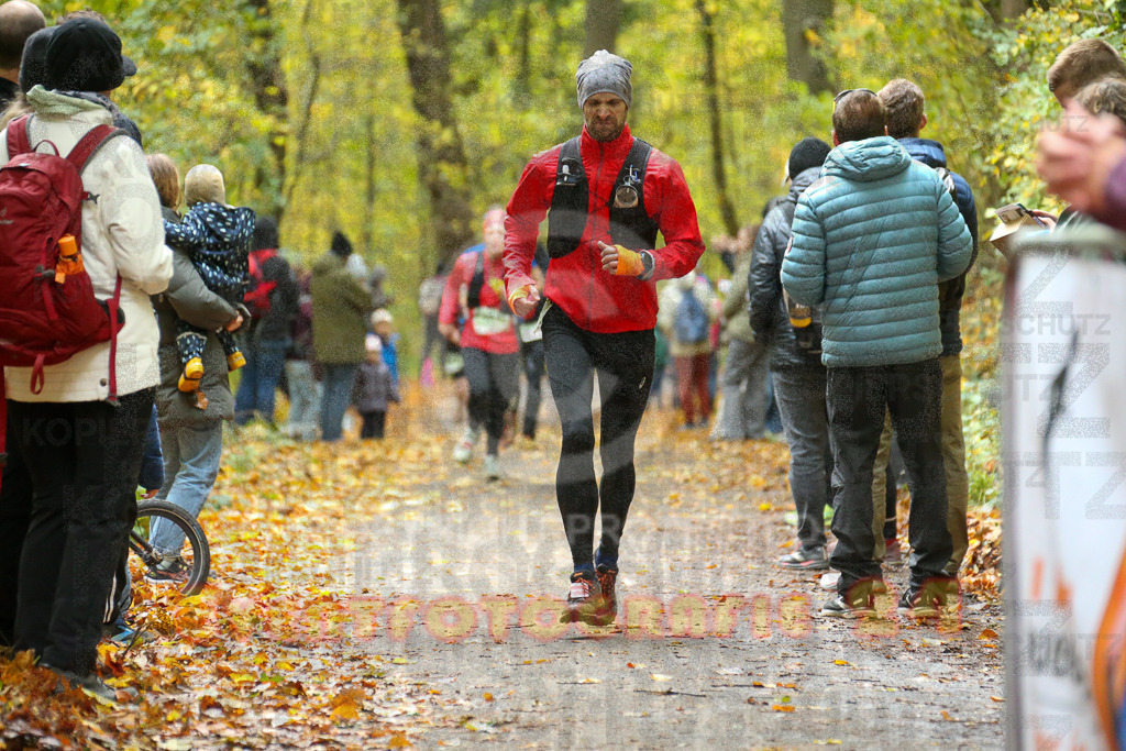 251026_1258_EX1_2041 | Sportfotografie im Rhein-Sieg Kreis, Köln, Bonn, NRW, Rheinland Pfalz, Hessen, etc. Unser Tätigkeitsfeld umfasst den Laufsport vom Volkslauf über den Marathon, Duathlon, Triathon bis zum Ultralauf wie Kölnpfad Ultra oder Schindertrail.