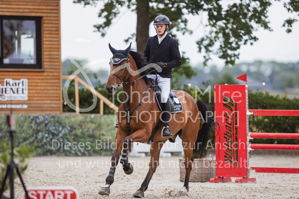 240614_Lemwerder_M2-Springen-472 | Deine schönsten Turniermomente als professionelle Fotos! Entdecke hochwertige Pferdesport-Fotografie im Online-Shop. Jetzt Fotos finden & bestellen!