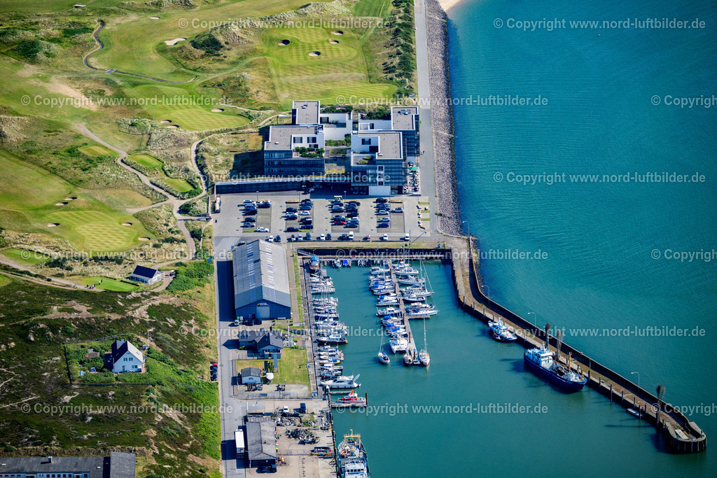 Sylt_Hörnum_Hafen_ELS_8991210625 | HöRNUM (SYLT) 21.06.2025 Gebäudekomplex der Hotelanlage " Budersand " mit Spa und Golfplatz in Hörnum (Sylt) im Bundesland Schleswig-Holstein, Deutschland. Weiterführende Informationen bei: Südkap GmbH & Co. KG. // Complex of the hotel building in Hoernum (Sylt) in the state Schleswig-Holstein, Germany. Further information at: Suedkap GmbH & Co. KG. Foto: Martin Elsen