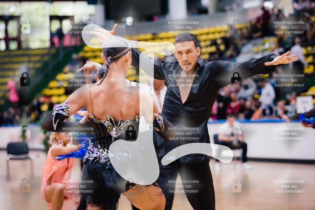 Hessen Tanzt WDSF International Open Latin 11th (43) Justin Lauer _ Rita Schumichin (TSC Saltatio Neustadt im TV 1860 Mußbach)-2025-05-18-3872 | Webshop for digital downloads and prints of dance sport, event & show photographer Julian Link - Realisiert mit Pictrs.com