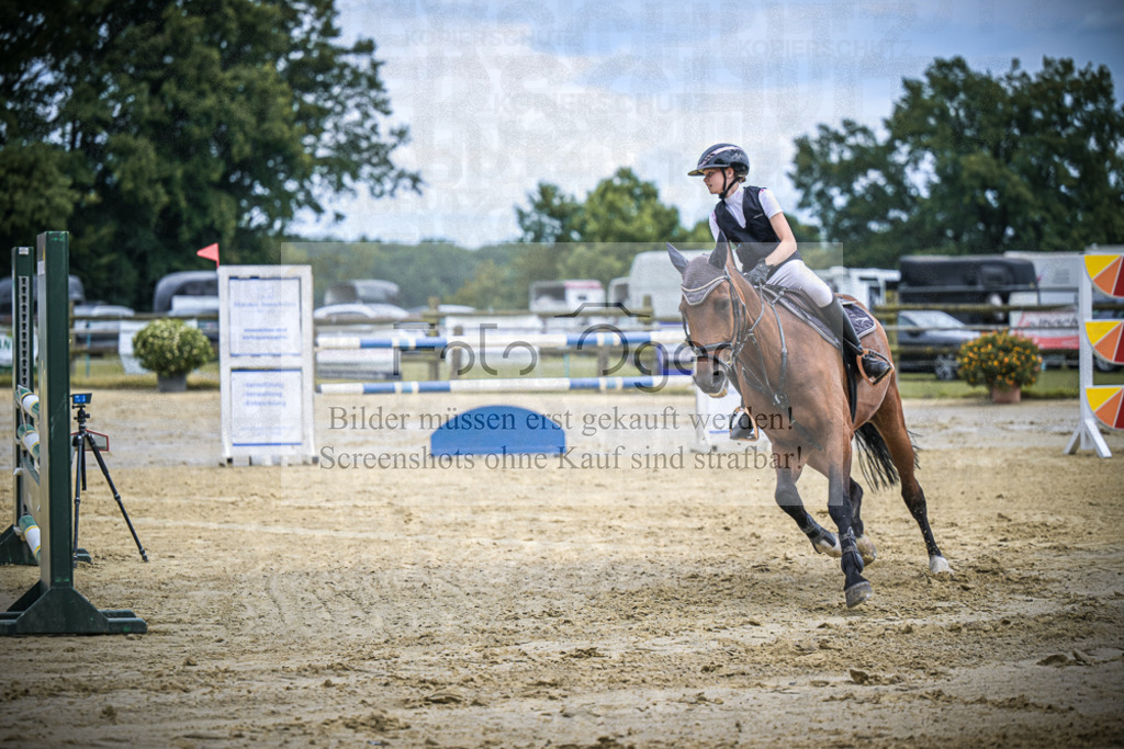 DOS_3813 | Entdecke hochwertige Reitturnierfotos von Foto Oger. Professionell, emotional und authentisch – jetzt Lieblingsmomente im Shop bestellen.Deutschlandweite Turnierfotografie. - Realisiert mit Pictrs.com