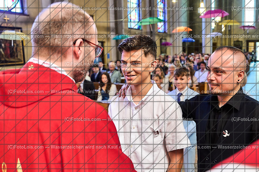 ALP1191_PfarrFirmung Wieselburg_Firmvorgang | (C)FotoLois.com, Alois Spandl, Firmung in der Pfarrkirche Wieselburg mit Generalvikar Dr. Christoph Weiss, Dechant Pfarrer Daniel Kostrzycki und Monignore Franz Dammerer, Sa 15. Juni 2024.