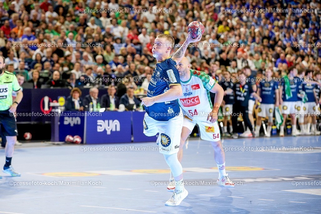 xSSCx18042602050 | 18.04.2026, xsscx, Handball, DHB-Pokal Lidl Final4, Halbfinale, Bergischer HC - SC Magdeburg, Saison 2025 / 2026 Herren, Lanxess Arena, Köln: Noah Beyer (Bergischer HC #02) beim Wurf Photo: xSandraxScherningxPressefotoKochx
