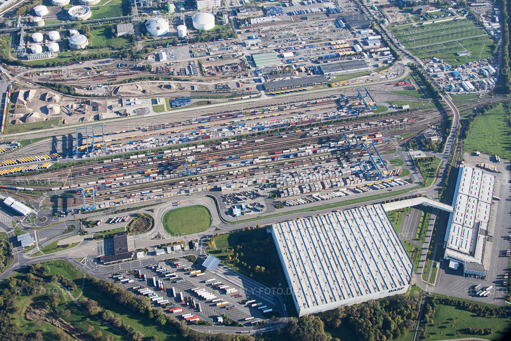 Luftbild: BASF von Norden im Ortsteil BASF in Ludwigshafen im Bundesland Rheinland-Pfalz in Deutschland. Foto: IMG_074887.jpg vom 18.10.2014 durch Werner Riehm/FLY-FOTO.de