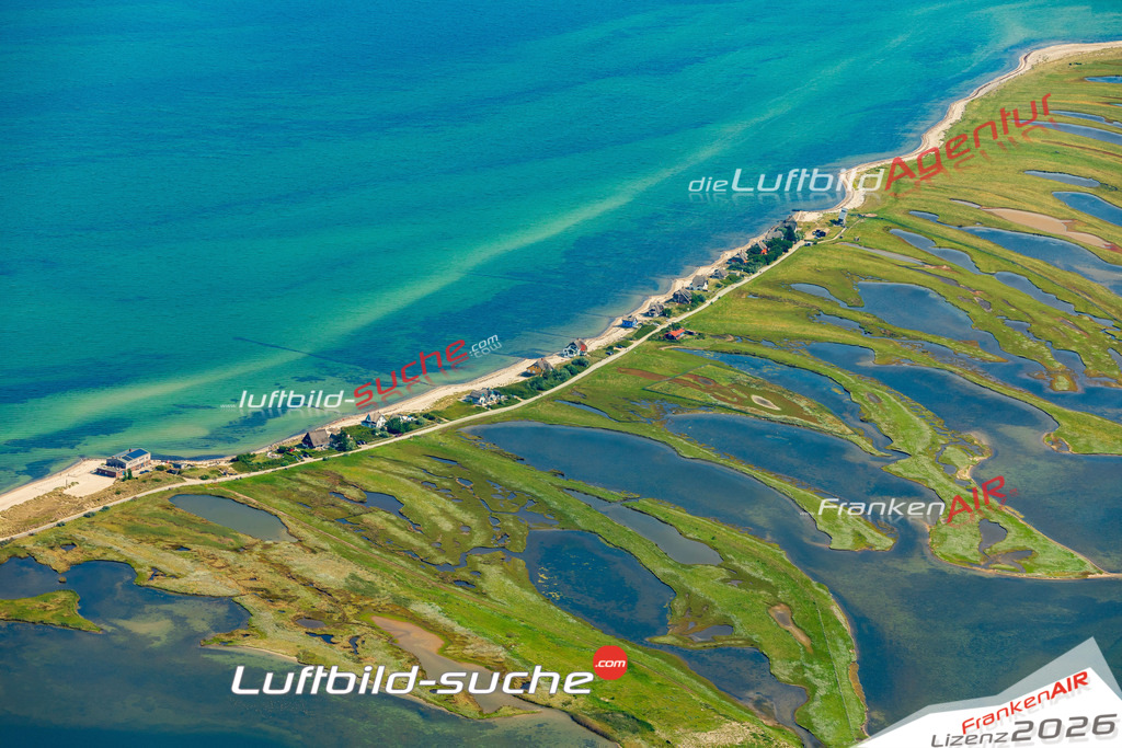 Klassische Luftaufnahme ohne Drohne zeigt:Graswarderweg bei Heiligenhafen - Die Luftbildaufnahme wurde 2025 vom UL-Flugzeug heraus erstellt ( keine Drohnenaufnahme ) - Hochauflösende Luftaufnahme -Nicht vergleichbar mit Google Maps oder Satelittenbilder- Die Geschenkidee !Mit Lizenz und Bildrechte bestellbar