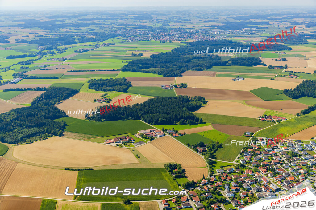 Schrägluftbild  Lichtenhaag  Gerzen - Das Luftbild wurde 2025 vom UL-Flugzeug heraus erstellt ( keine Drohne ) - Hochauflösende Luftaufnahme -Nicht vergleichbar mit Google Maps oder Satelittenbilder- Die Geschenkidee !Mit Lizenz und Bildrechte bestellbar
